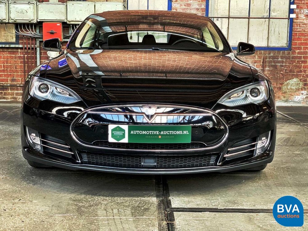 Tesla Model S 85D Base 423 Stück 2015, GJ-387-Z.