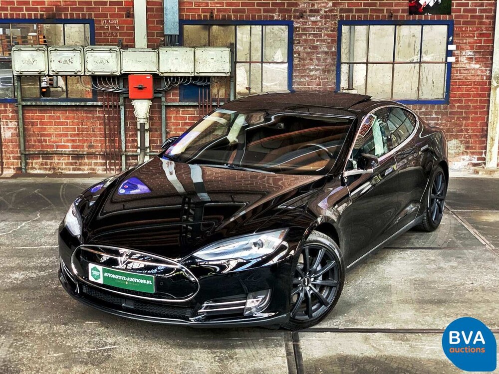 Tesla Model S 85D Base 423 Stück 2015, GJ-387-Z.
