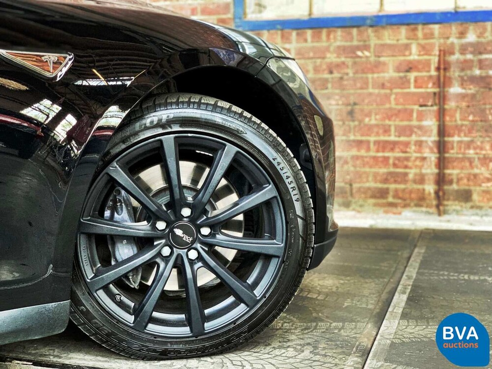 Tesla Model S 85D Base 423 Stück 2015, GJ-387-Z.