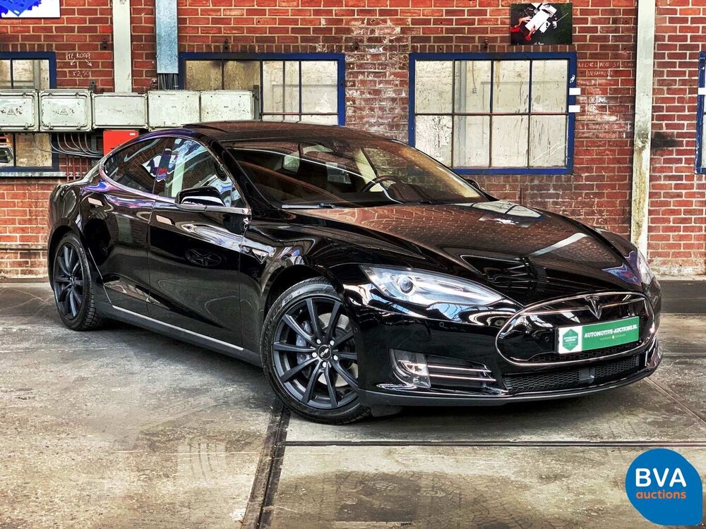 Tesla Model S 85D Base 423 Stück 2015, GJ-387-Z.