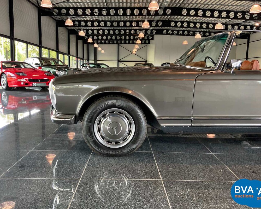 Mercedes-Benz 280SL Pagoda W113 1968, DM-87-71.