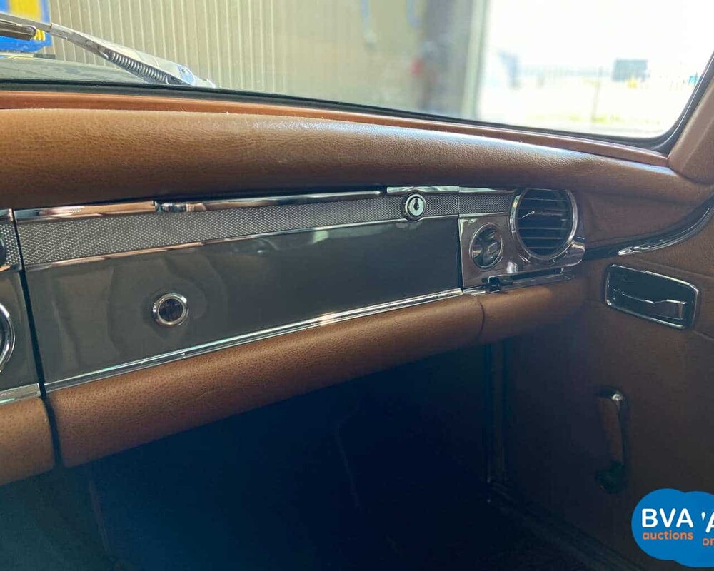 Mercedes-Benz 280SL Pagoda W113 1968, DM-87-71.