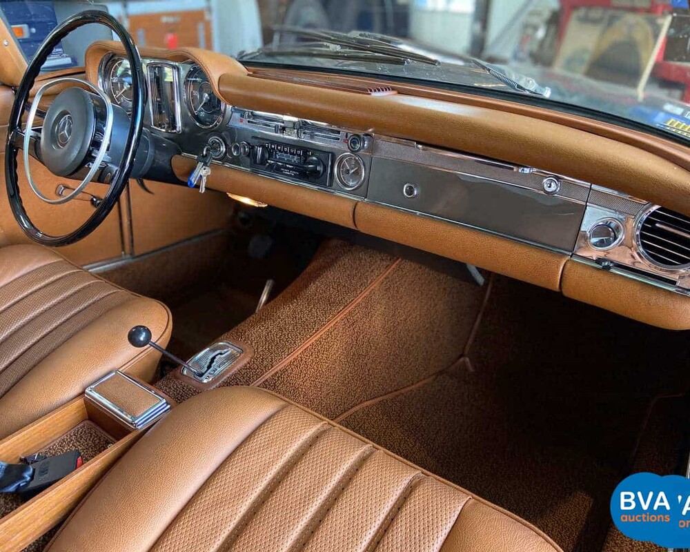 Mercedes-Benz 280SL Pagoda W113 1968, DM-87-71.