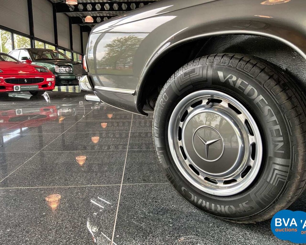 Mercedes-Benz 280SL Pagoda W113 1968, DM-87-71.