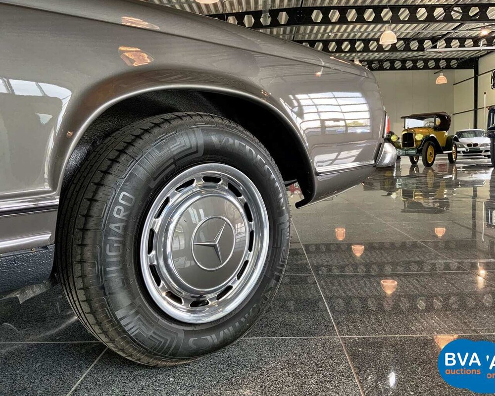 Mercedes-Benz 280SL Pagoda W113 1968, DM-87-71.