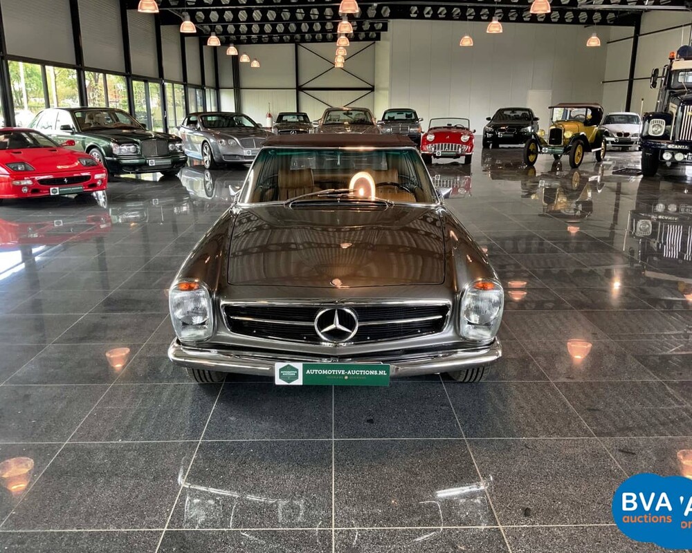 Mercedes-Benz 280SL Pagoda W113 1968, DM-87-71.