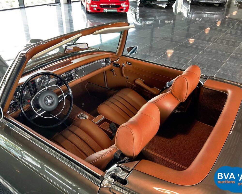 Mercedes-Benz 280SL Pagoda W113 1968, DM-87-71.