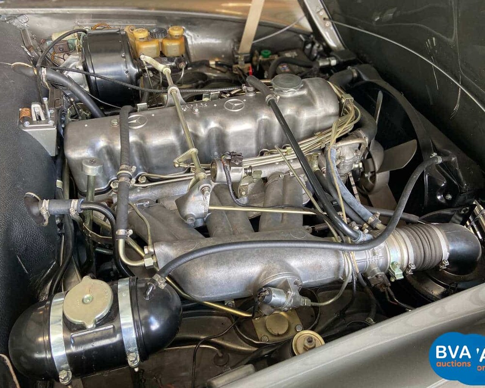 Mercedes-Benz 280SL Pagoda W113 1968, DM-87-71.