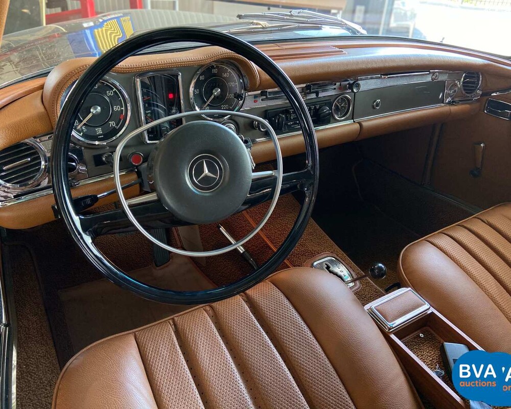 Mercedes-Benz 280SL Pagoda W113 1968, DM-87-71.