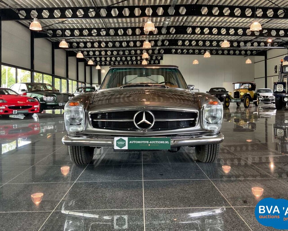 Mercedes-Benz 280SL Pagoda W113 1968, DM-87-71.