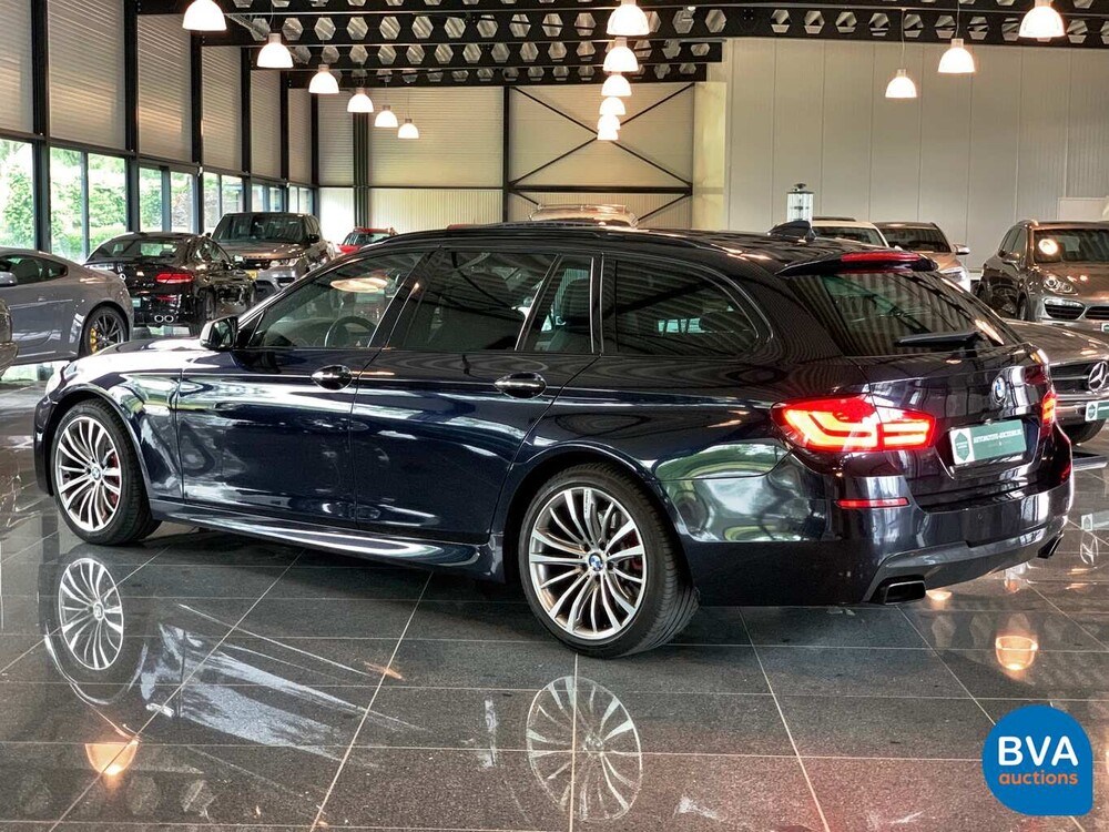 BMW M550d xDrive Touring 381pk/740Nm 5-Serie, 7-SPP-52