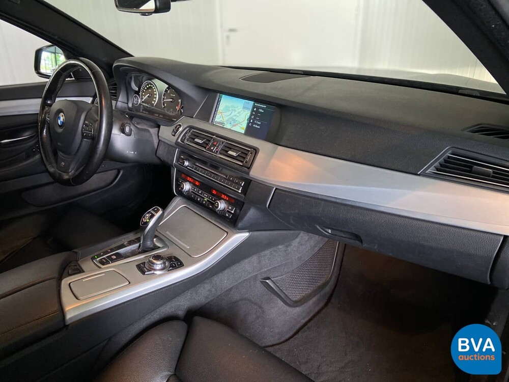 BMW M550d xDrive Touring 381pk/740Nm 5-Serie, 7-SPP-52