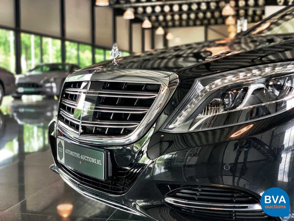 Mercedes-Benz S600 Maybach V12 530hp 2015.