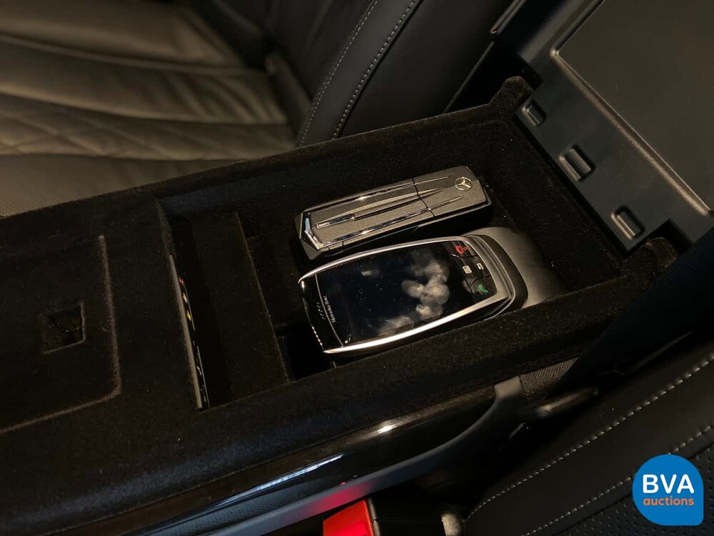 Mercedes-Benz S600 Maybach V12 530hp 2015.