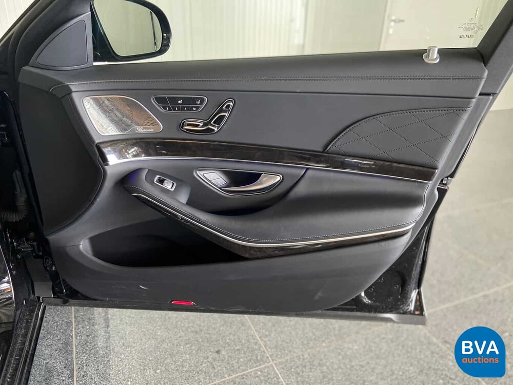 Mercedes-Benz S600 Maybach V12 530hp 2015.