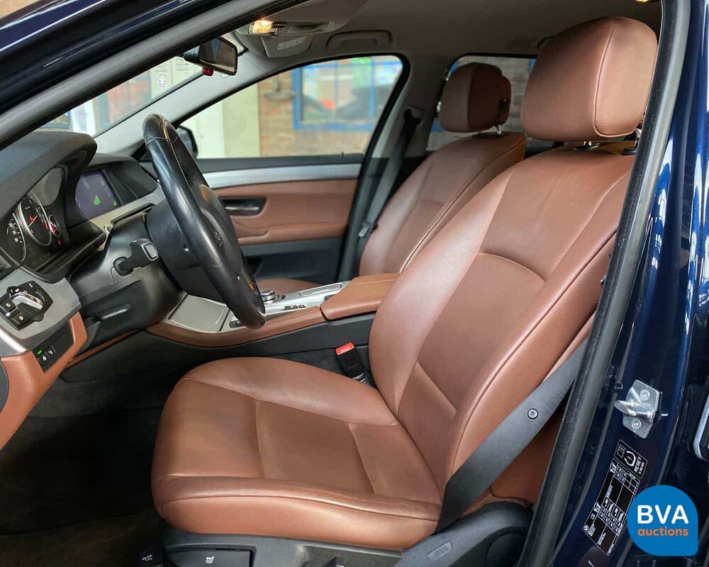 BMW 5-Serie Touring 528i High Executive 6-Cilinder -Org. NL-, 32-PSZ-2