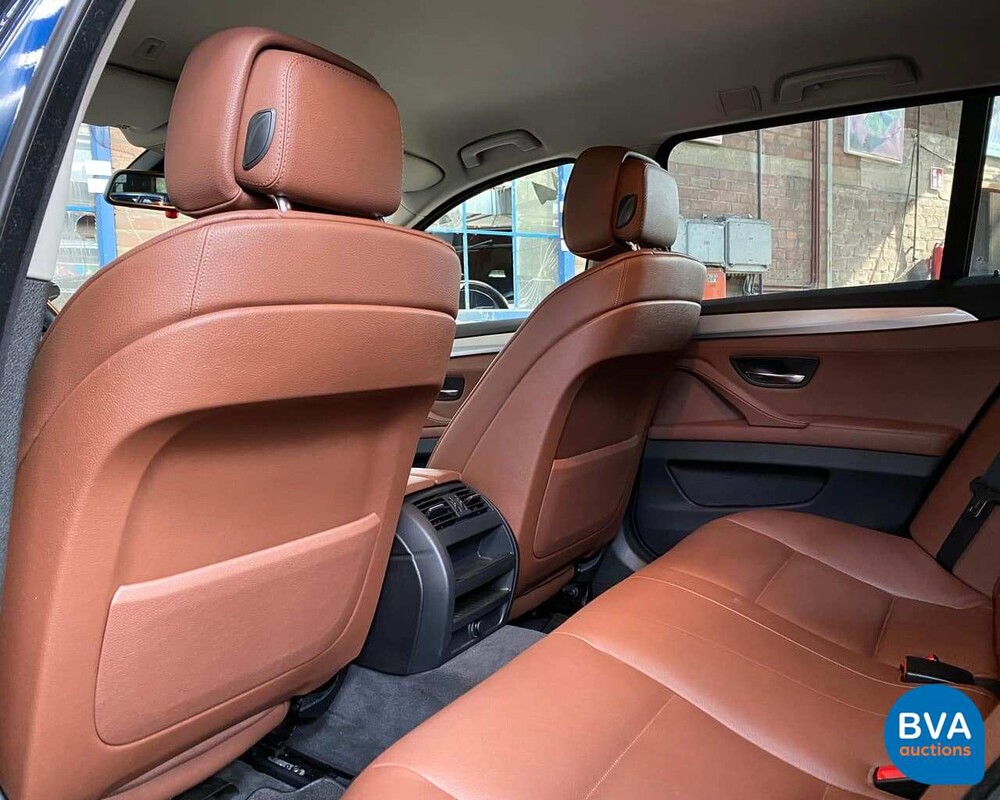 BMW 5-Serie Touring 528i High Executive 6-Cilinder -Org. NL-, 32-PSZ-2
