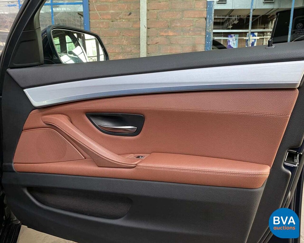BMW 5-Serie Touring 528i High Executive 6-Cilinder -Org. NL-, 32-PSZ-2