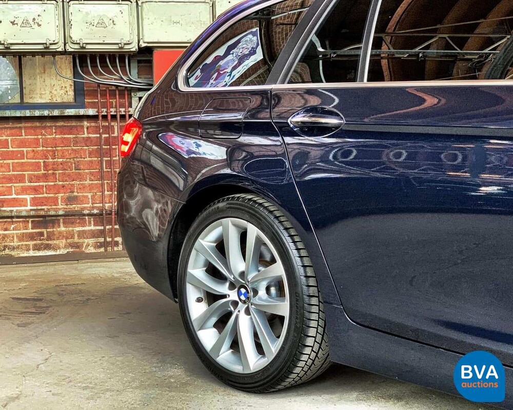 BMW 5-Serie Touring 528i High Executive 6-Cilinder -Org. NL-, 32-PSZ-2