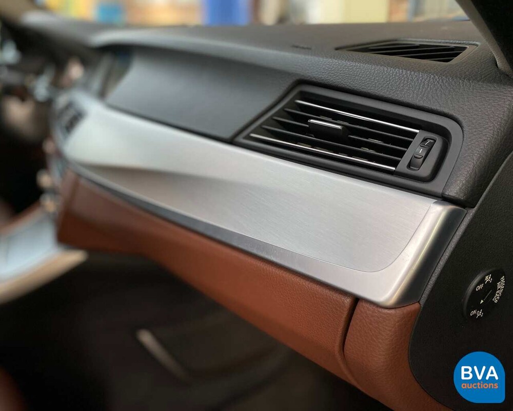 BMW 5-Serie Touring 528i High Executive 6-Cilinder -Org. NL-, 32-PSZ-2