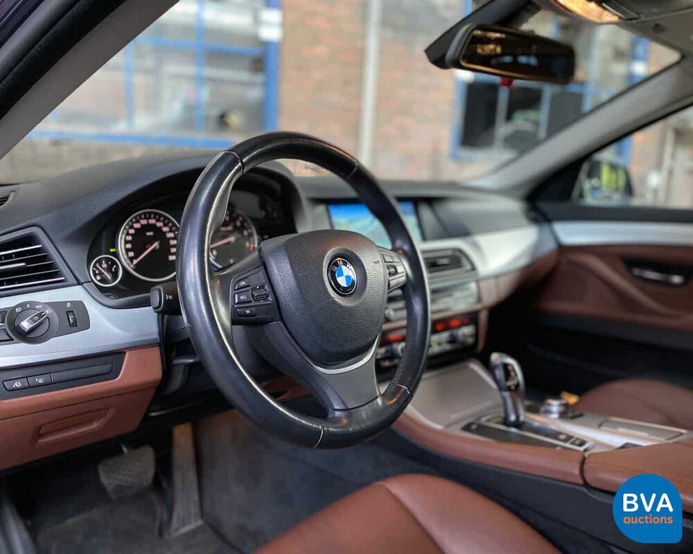 BMW 5-Serie Touring 528i High Executive 6-Cilinder -Org. NL-, 32-PSZ-2