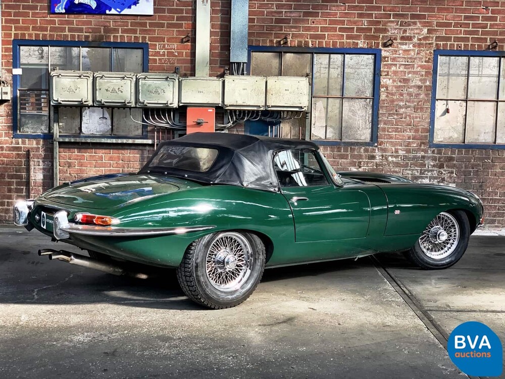 Jaguar E-Type Convertible 4.2 zes-in-lijn, YG-17-VR