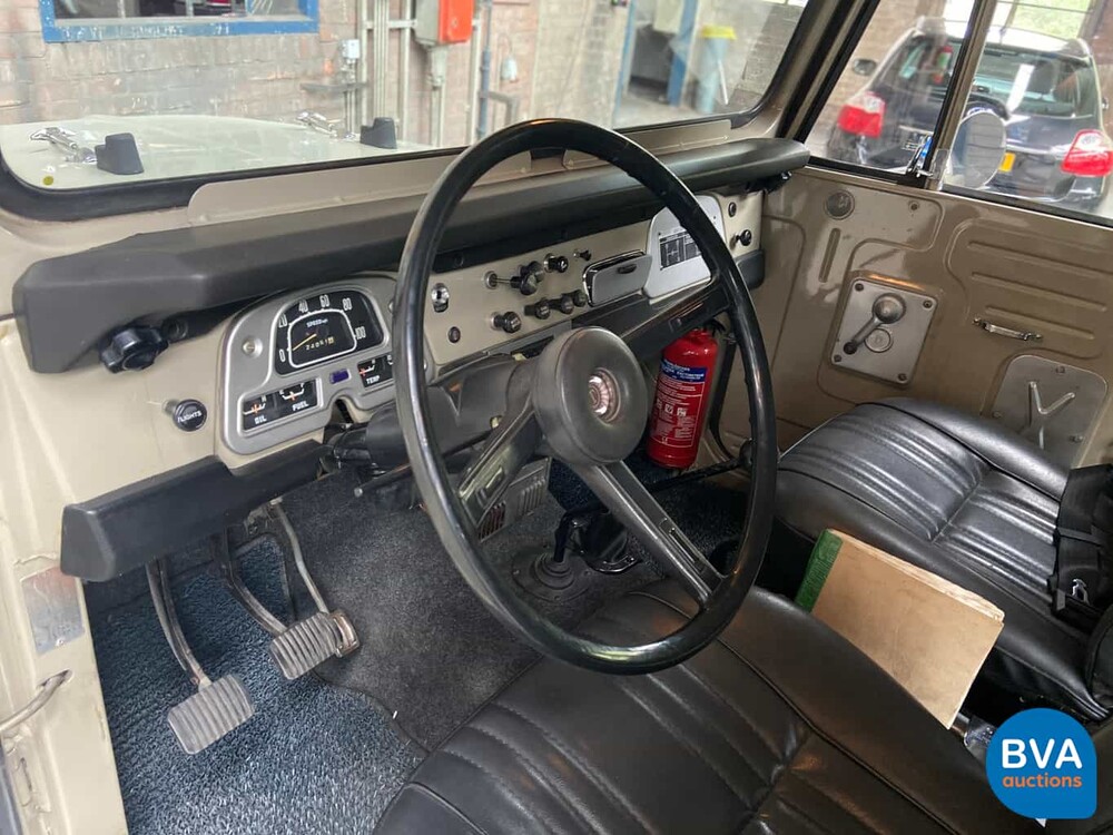 Toyota FJ40 Land-Cruiser 3.9 6-cil benzine 136pk 1973, 77-YB-51