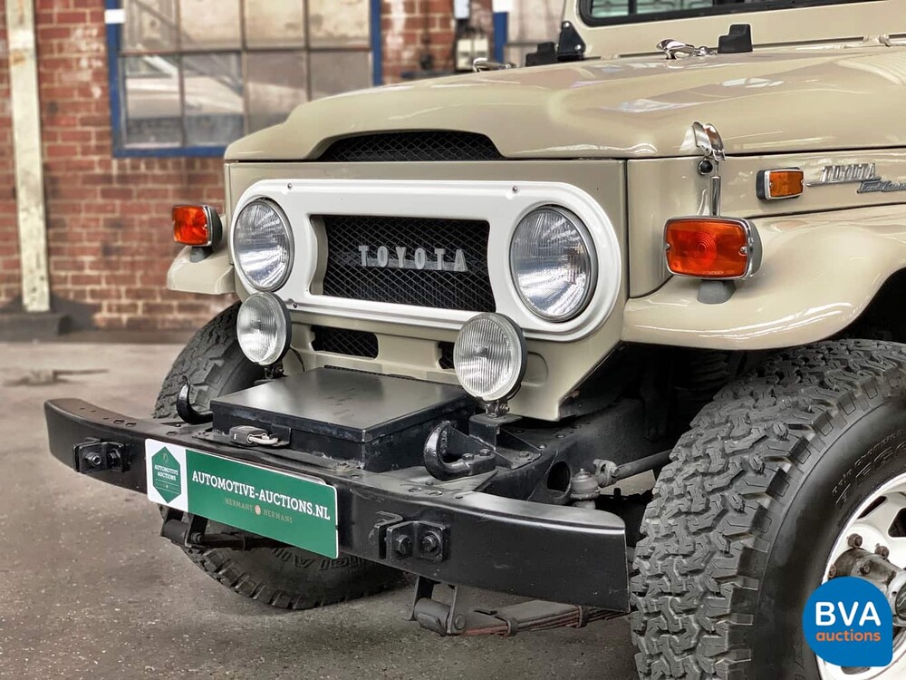Toyota FJ40 Land-Cruiser 3.9 6-cil benzine 136pk 1973, 77-YB-51