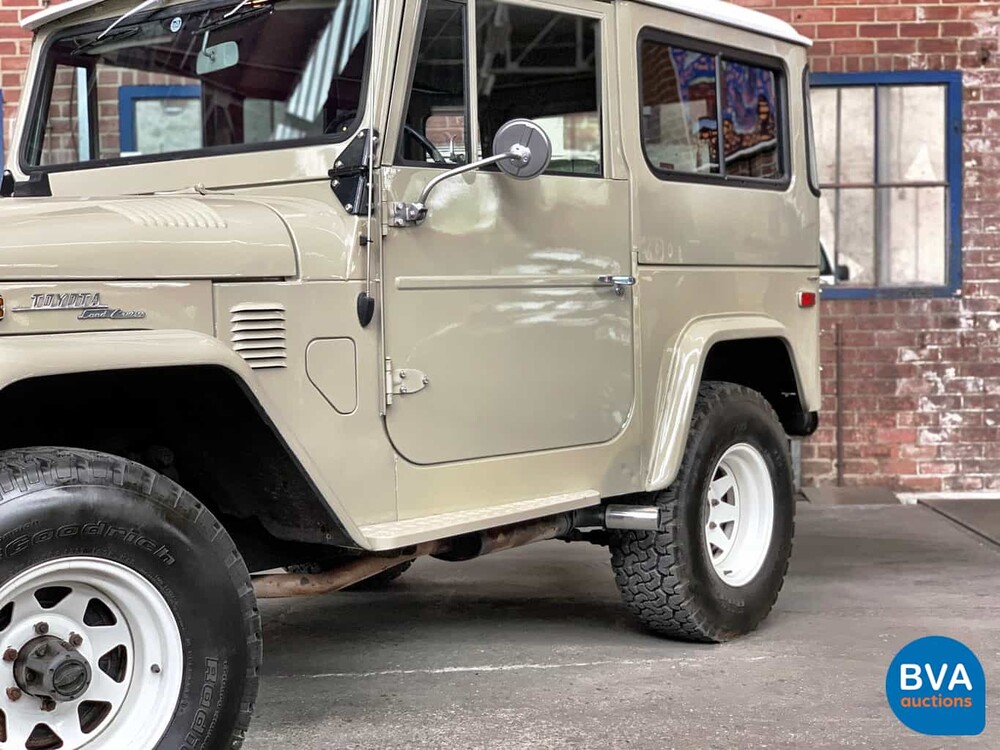 Toyota FJ40 Land-Cruiser 3.9 6-cil benzine 136pk 1973, 77-YB-51