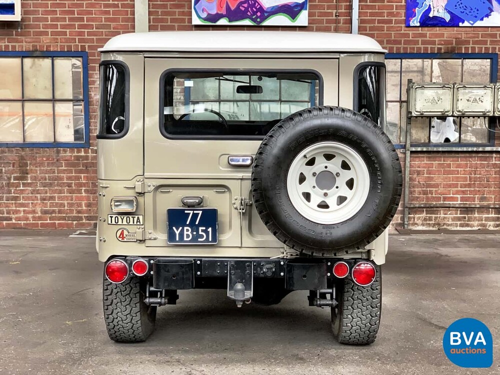 Toyota FJ40 Land-Cruiser 3.9 6-cil benzine 136pk 1973, 77-YB-51