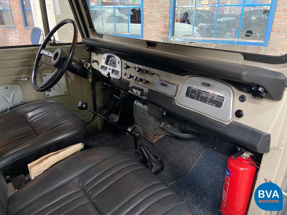 Toyota FJ40 Land-Cruiser 3.9 6-cil benzine 136pk 1973, 77-YB-51