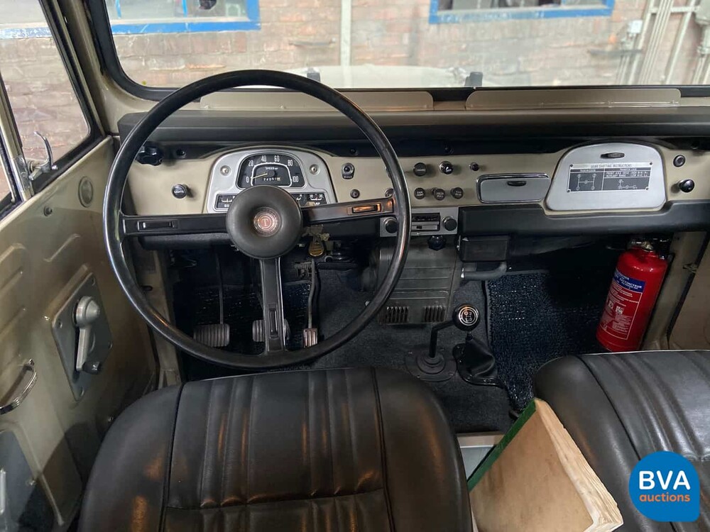 Toyota FJ40 Land-Cruiser 3.9 6-cil benzine 136pk 1973, 77-YB-51