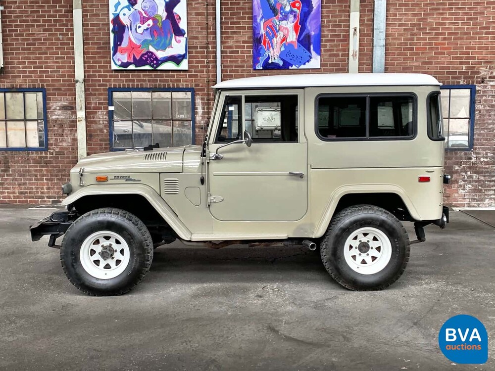 Toyota FJ40 Land-Cruiser 3.9 6-cil benzine 136pk 1973, 77-YB-51