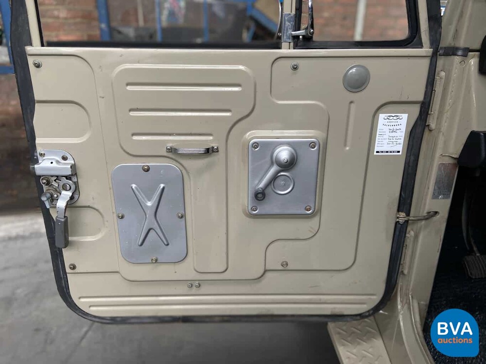 Toyota FJ40 Land-Cruiser 3.9 6-cil benzine 136pk 1973, 77-YB-51