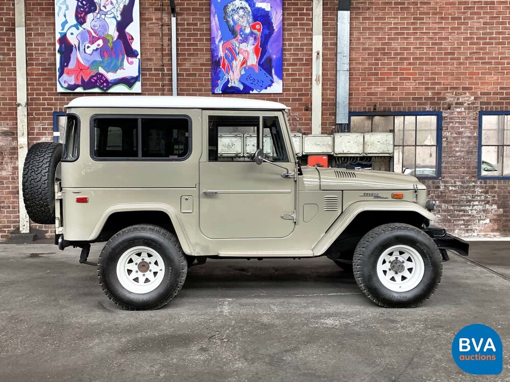 Toyota FJ40 Land-Cruiser 3.9 6-cil benzine 136pk 1973, 77-YB-51
