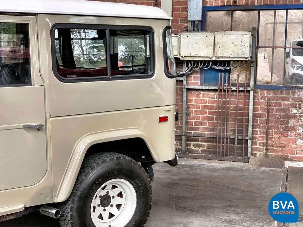 Toyota FJ40 Land-Cruiser 3.9 6-cil benzine 136pk 1973, 77-YB-51