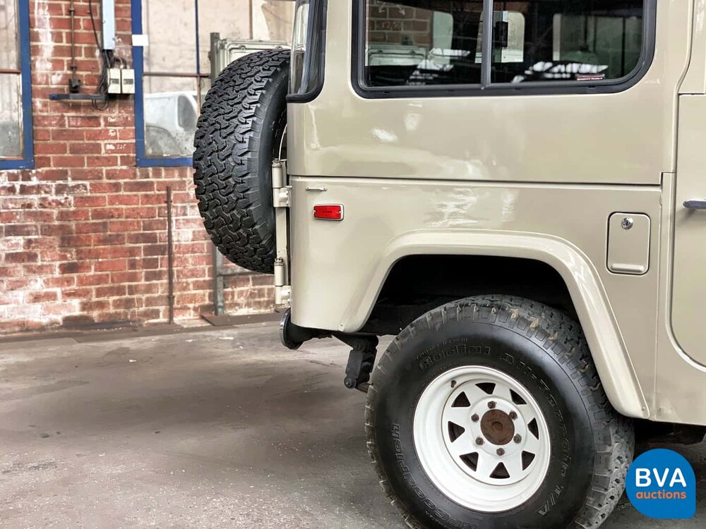 Toyota FJ40 Land-Cruiser 3.9 6-cil benzine 136pk 1973, 77-YB-51