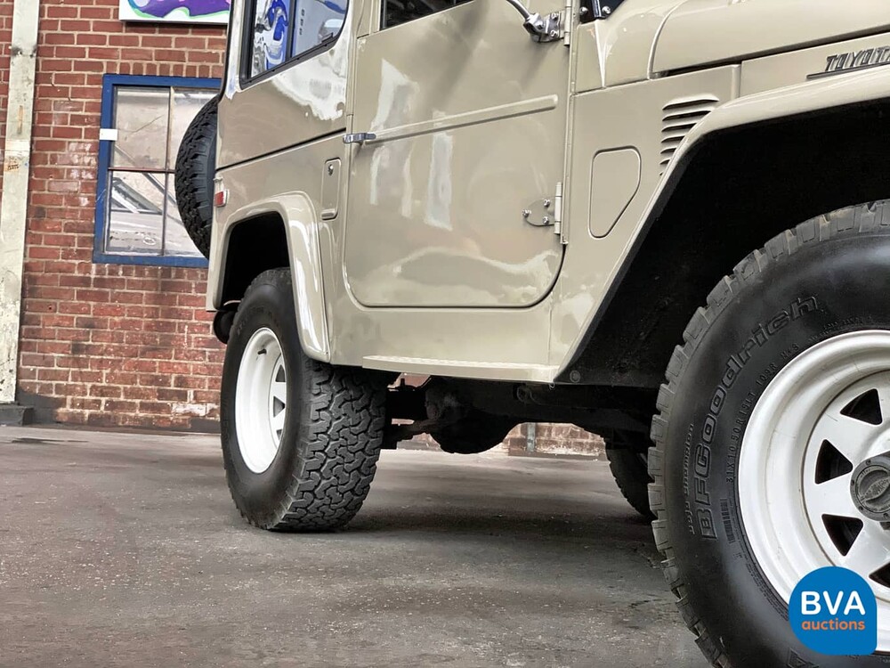 Toyota FJ40 Land-Cruiser 3.9 6-cil benzine 136pk 1973, 77-YB-51