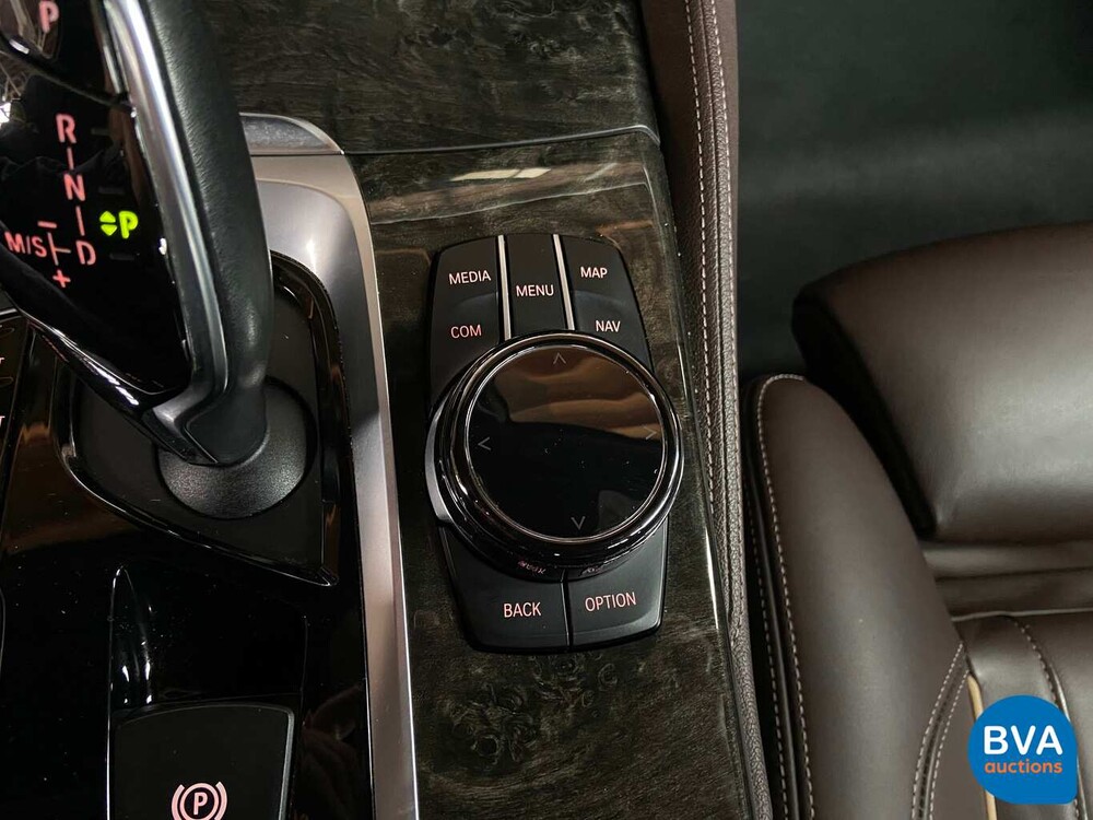 BMW 530d xDrive Luxury Line 265pk 2016 5-Serie, SG-223-J