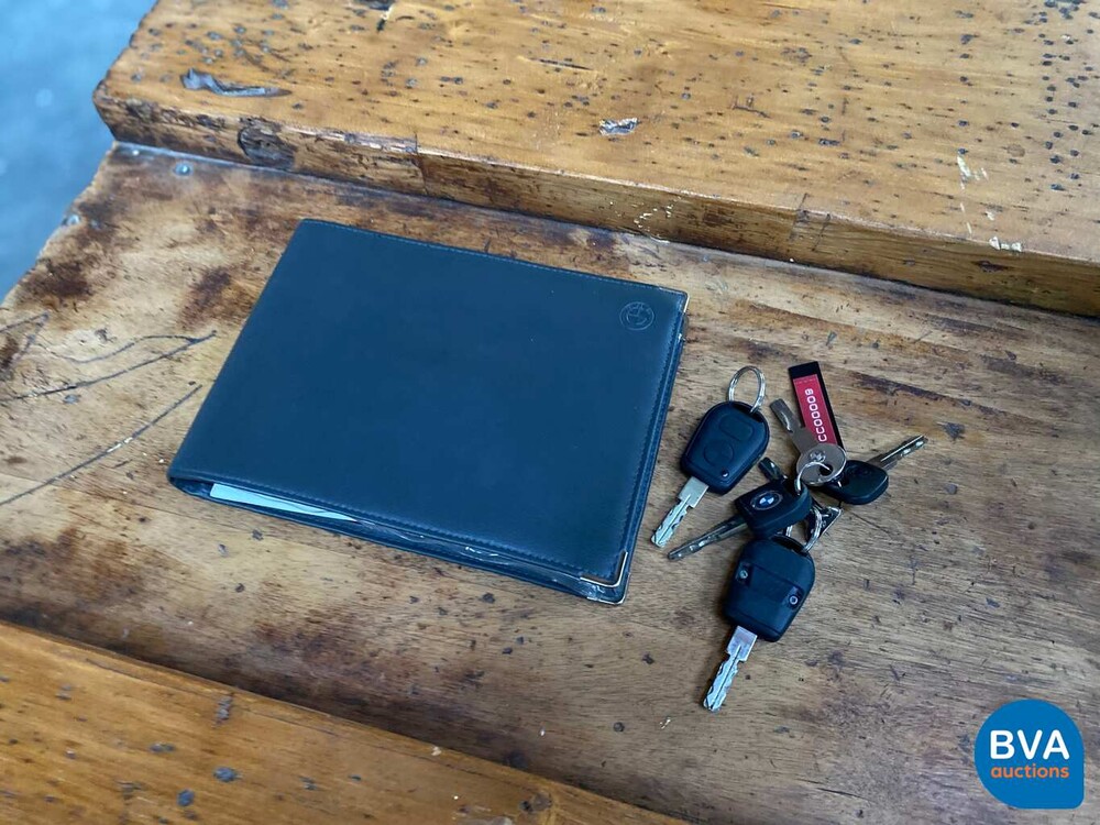 BMW 850CSi M8 5.6 V12 1993 Sterlingsilber -82.000km-