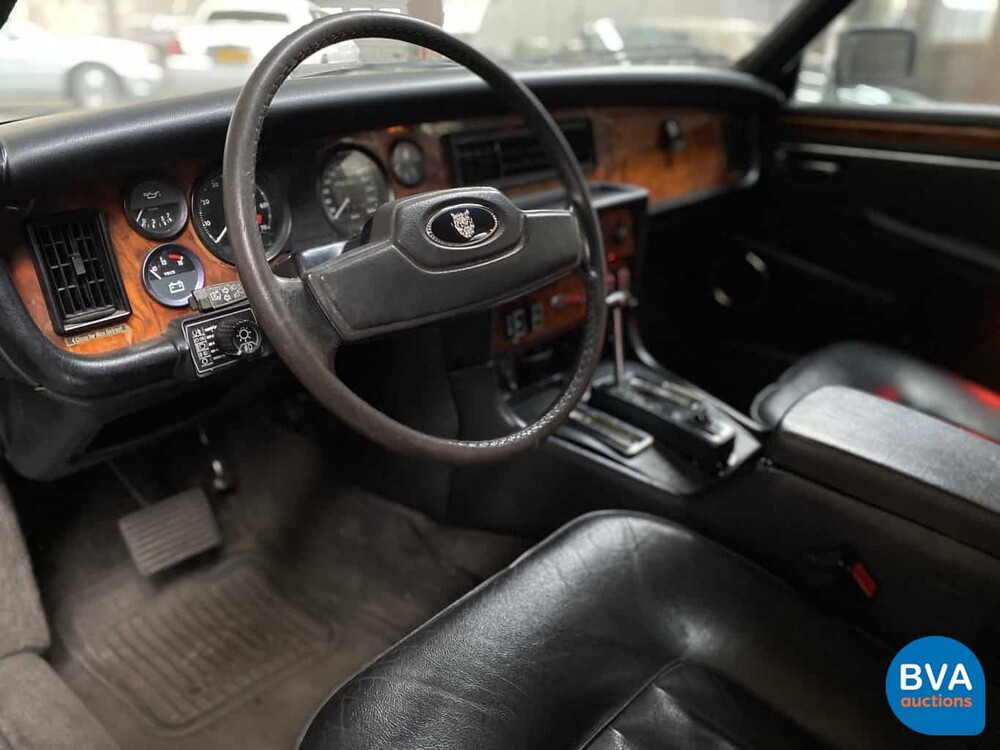 Jaguar XJ12 5.3 V12 HE 295pk 1983, 38-HK-PT