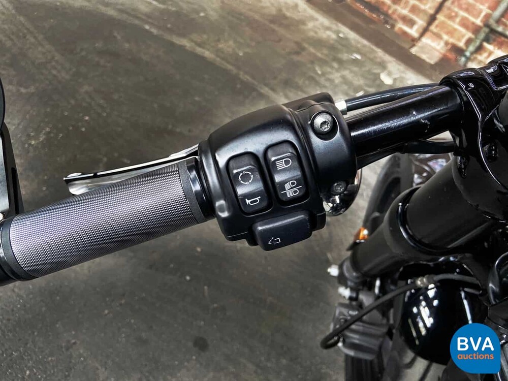 Harley Davidson Chopper XL 1200CV Roadster 2016 CAFE-RACER, 90-MJ-PP.