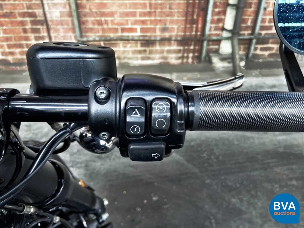 Harley Davidson Chopper XL 1200CV Roadster 2016 CAFE-RACER, 90-MJ-PP.