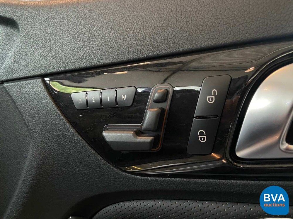 Mercedes-Benz SLK55 AMG 5.5 V8 421pk 2013, TP-585-N