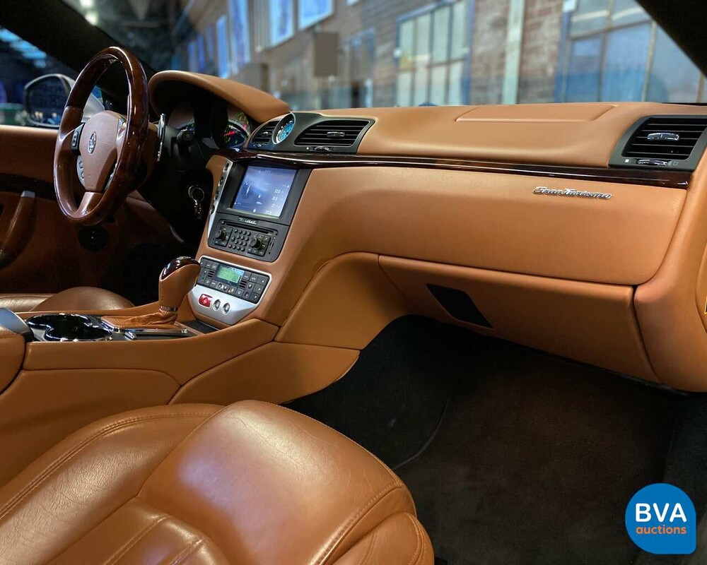 Maserati GranTurismo 4.2 V8 405pk 2008, 49-ZH-FS