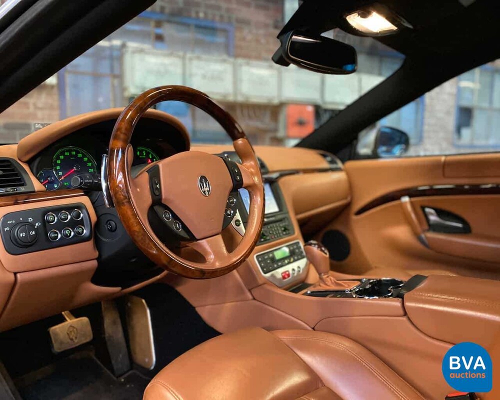Maserati GranTurismo 4.2 V8 405pk 2008, 49-ZH-FS