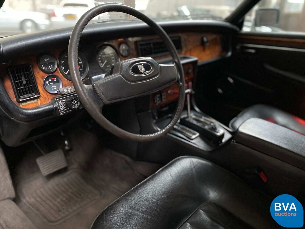 Jaguar XJ12 5.3 V12 HE 295pk 1983, 38-HK-PT