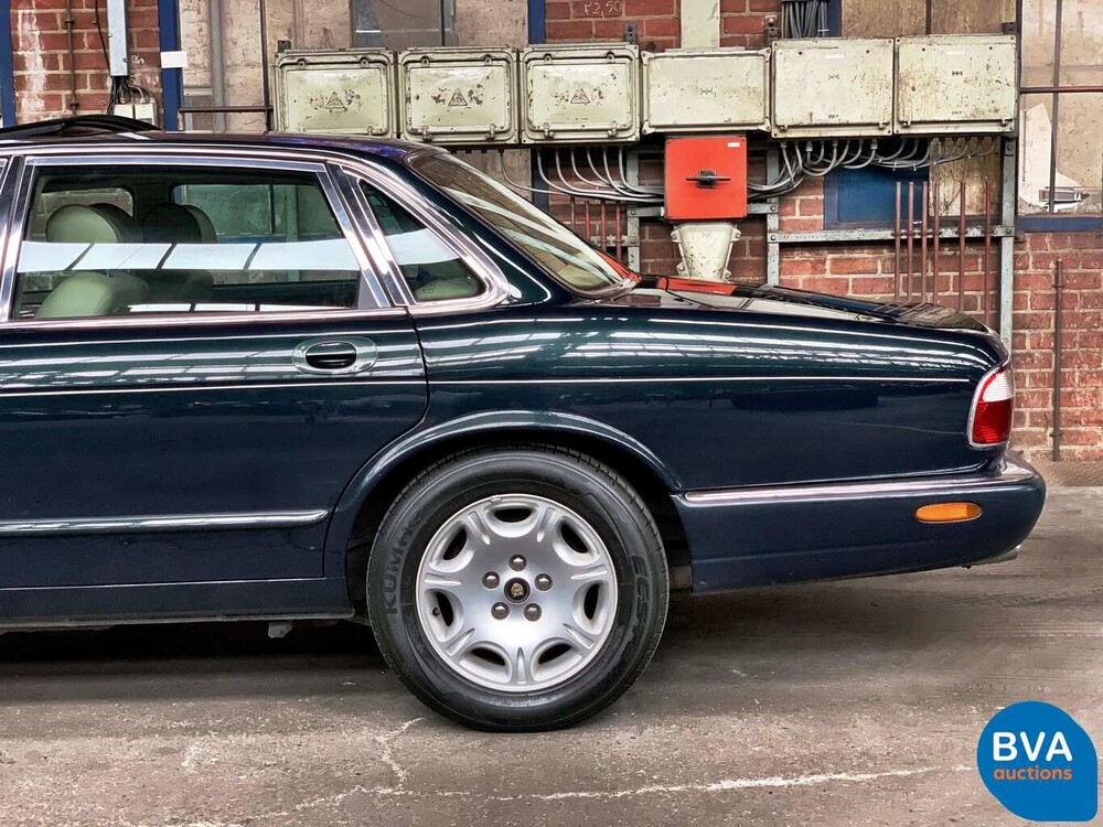 Jaguar XJ8 3.2 V8 237 PS X308 2000.