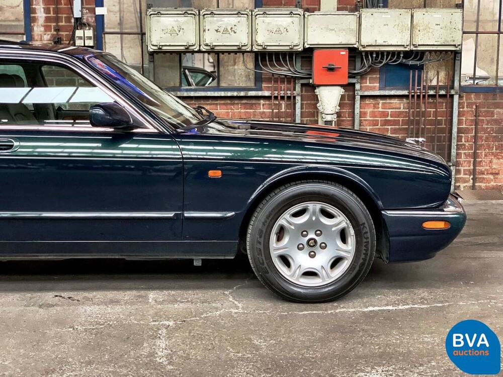 Jaguar XJ8 3.2 V8 237 PS X308 2000.