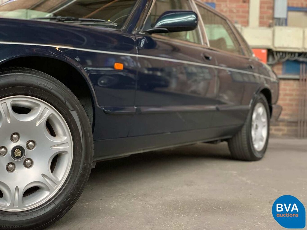 Jaguar XJ8 3.2 V8 237 PS X308 2000.